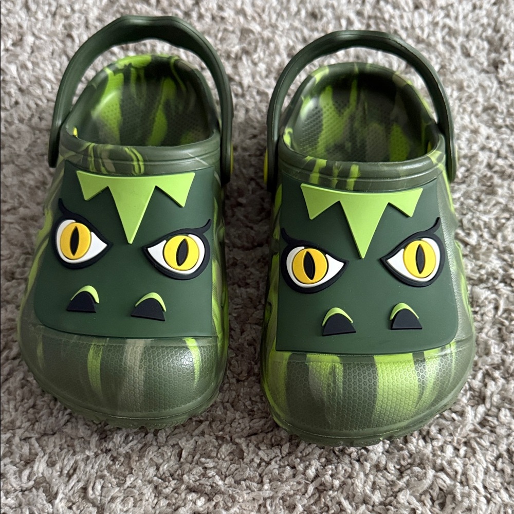 NWOT Members Mark Crocodile Green Lightweight Waterproof Clogs